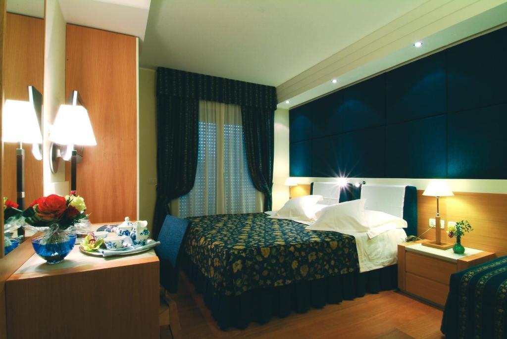 Aparthotel England Riccione Phòng bức ảnh