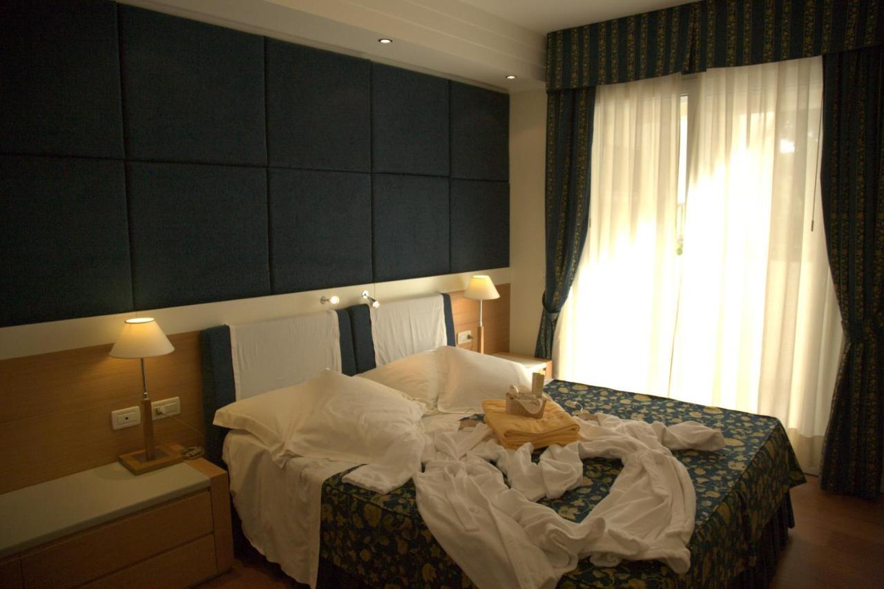 Aparthotel England Riccione Ngoại thất bức ảnh