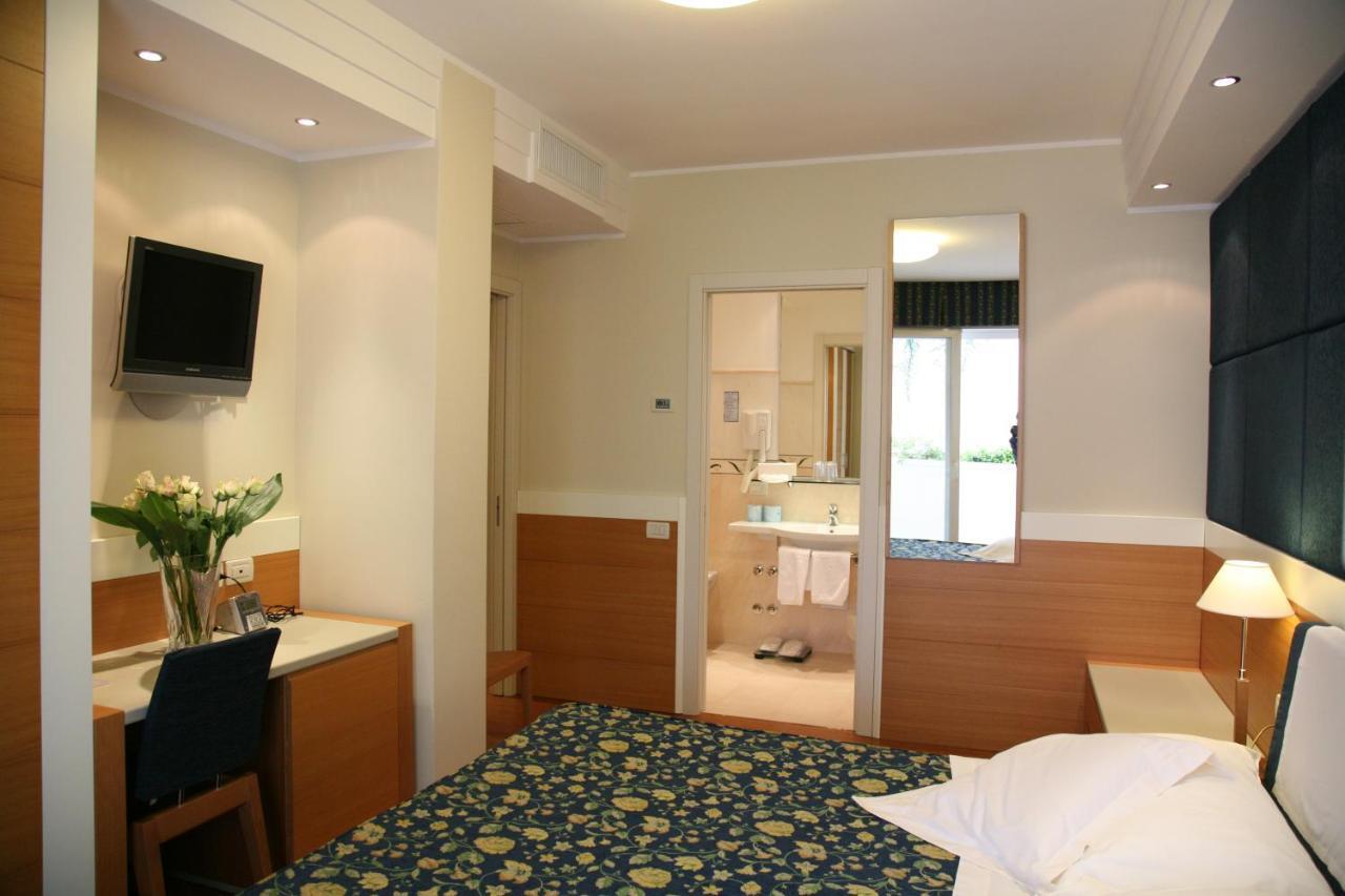 Aparthotel England Riccione Ngoại thất bức ảnh